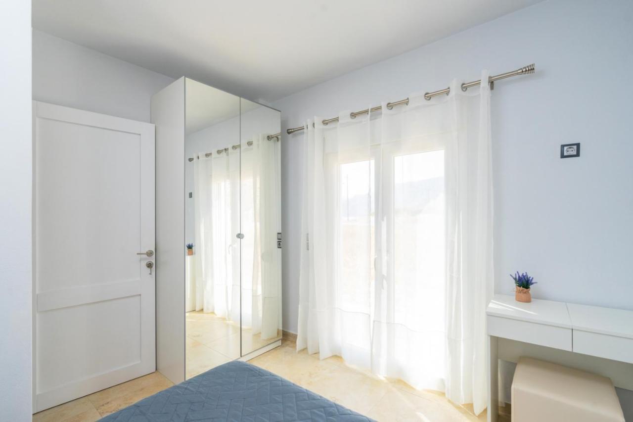 Villa Blue Coast House Goudhouros Esterno foto